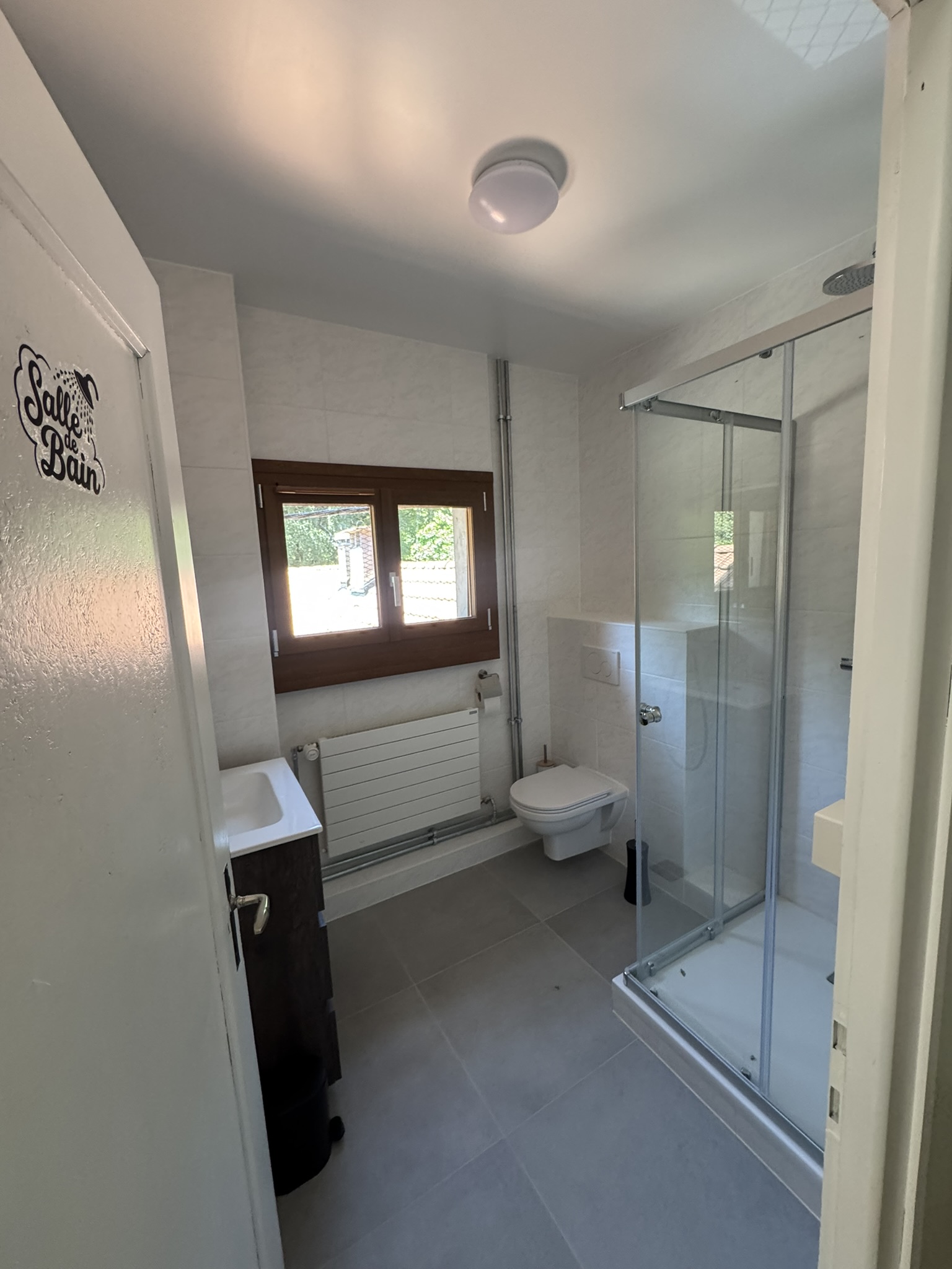Salle de bain de la chambre 23